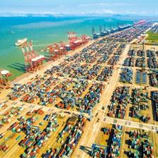 廣州港與白云機(jī)場(chǎng) 雙輪驅(qū)動(dòng)，連通全球與內(nèi)貿(mào)的航運(yùn)樞紐
